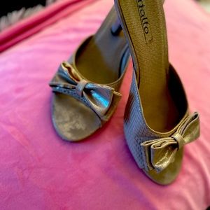 Rialto kitten heel slide